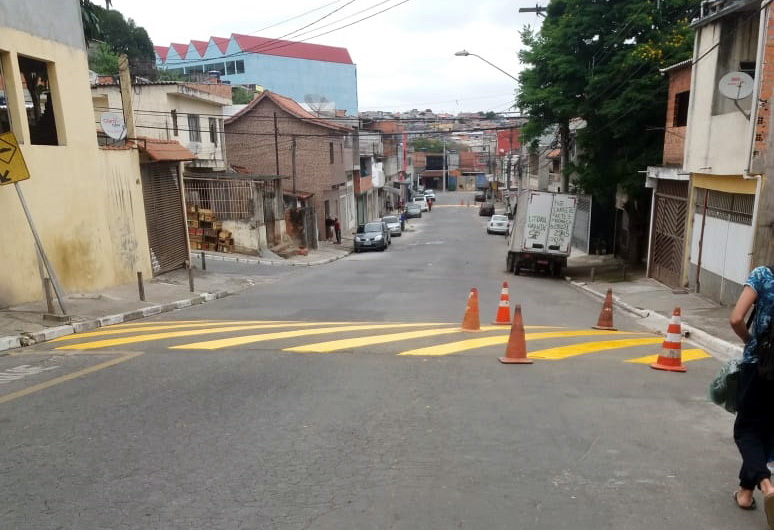 Pimentas e Lenize têm lombadas revitalizadas pela Prefeitura Jornal Guarulhos em Destaque Pimentas e Lenize têm lombadas revitalizadas pela Prefeitura Jornal Guarulhos em Destaque
