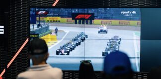 Bamaq Mercedes-Benz reúne clientes apaixonados por automobilismo em transmissão do GP de Silverstone