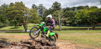 Kawasaki apresenta nova família KLX230 desenvolvida para diferentes terrenos e diferentes perfis de motociclistas
